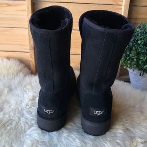 Never worn ugg amie boots